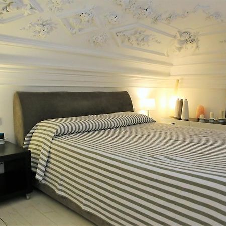 Suite Il Letto Sotto Il Tetto カターニア エクステリア 写真